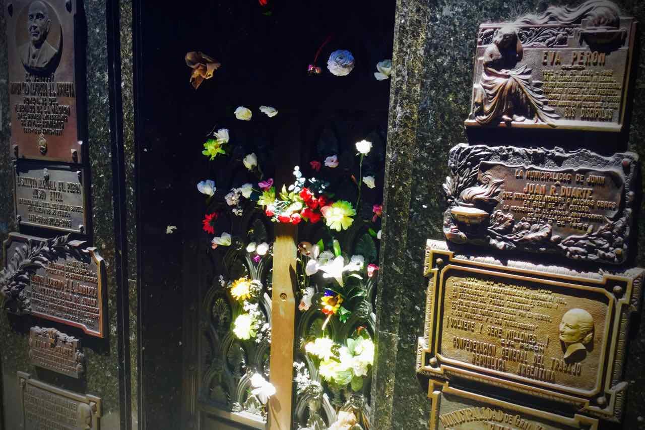 Buenos Aires, Friedhof Recoleta, Grab von Eva "Evita" Peron, Titelbild, ©PetersTravel iPod-Foto