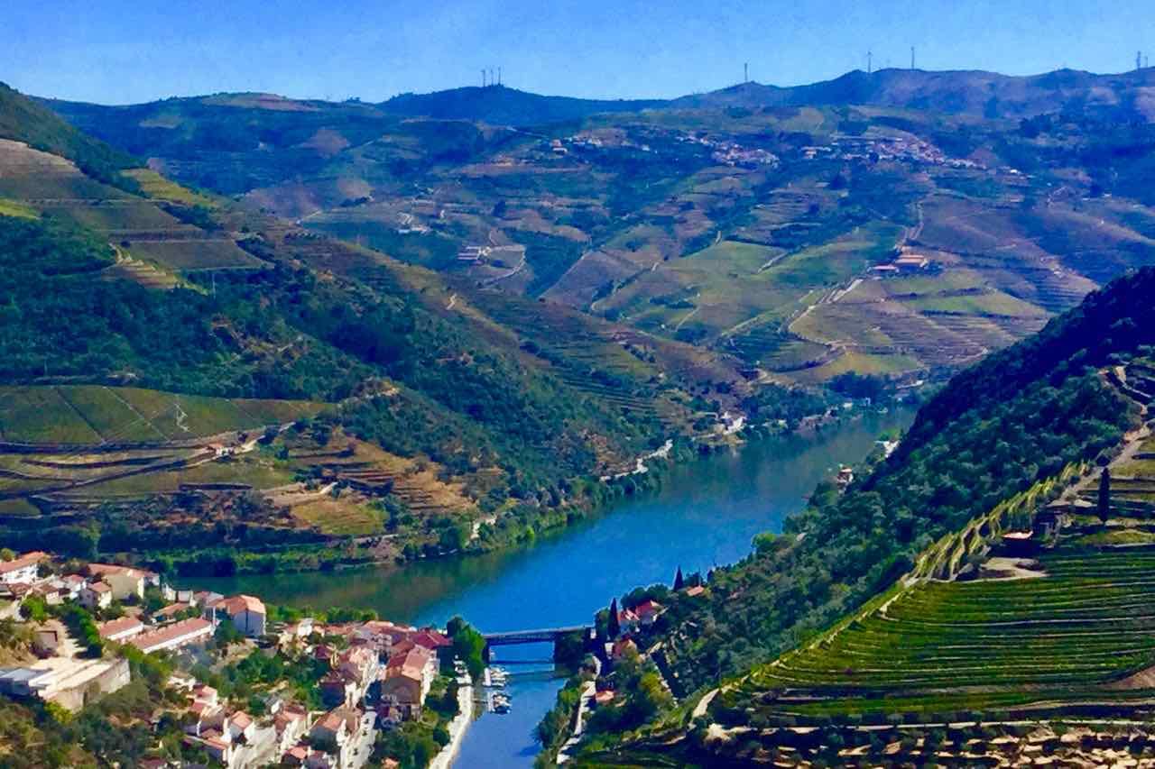 Douro Valley: Douro + Weinberge, Titel 1 © PetersTravel