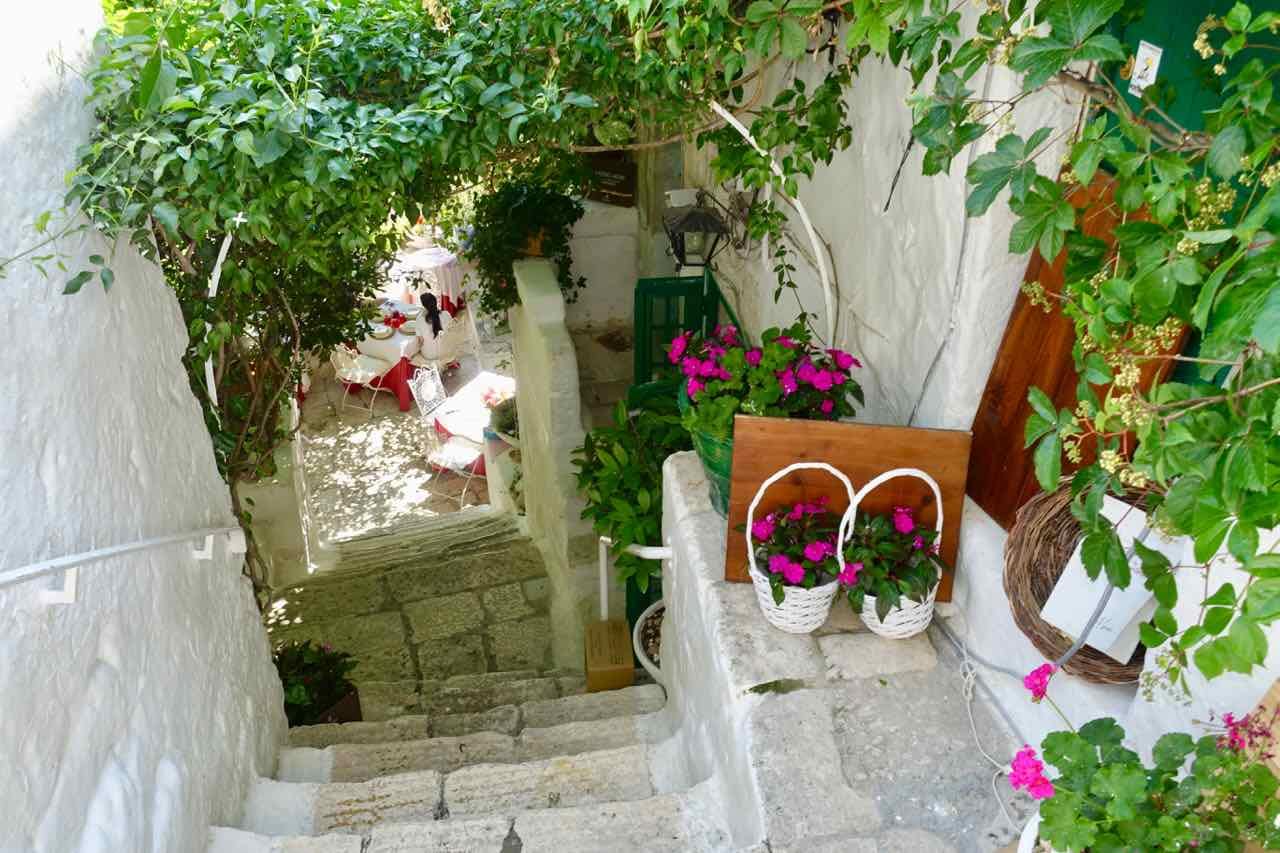 Ostuni in Apulien, lauschiges Restaurant