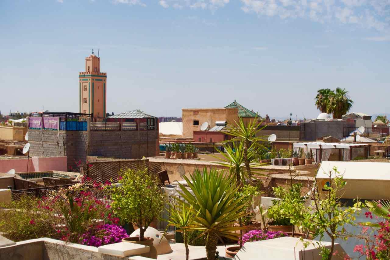 Marrakesch Riad Charlott Dachterrasse, © PetersTravel Titelbild, 4/2016