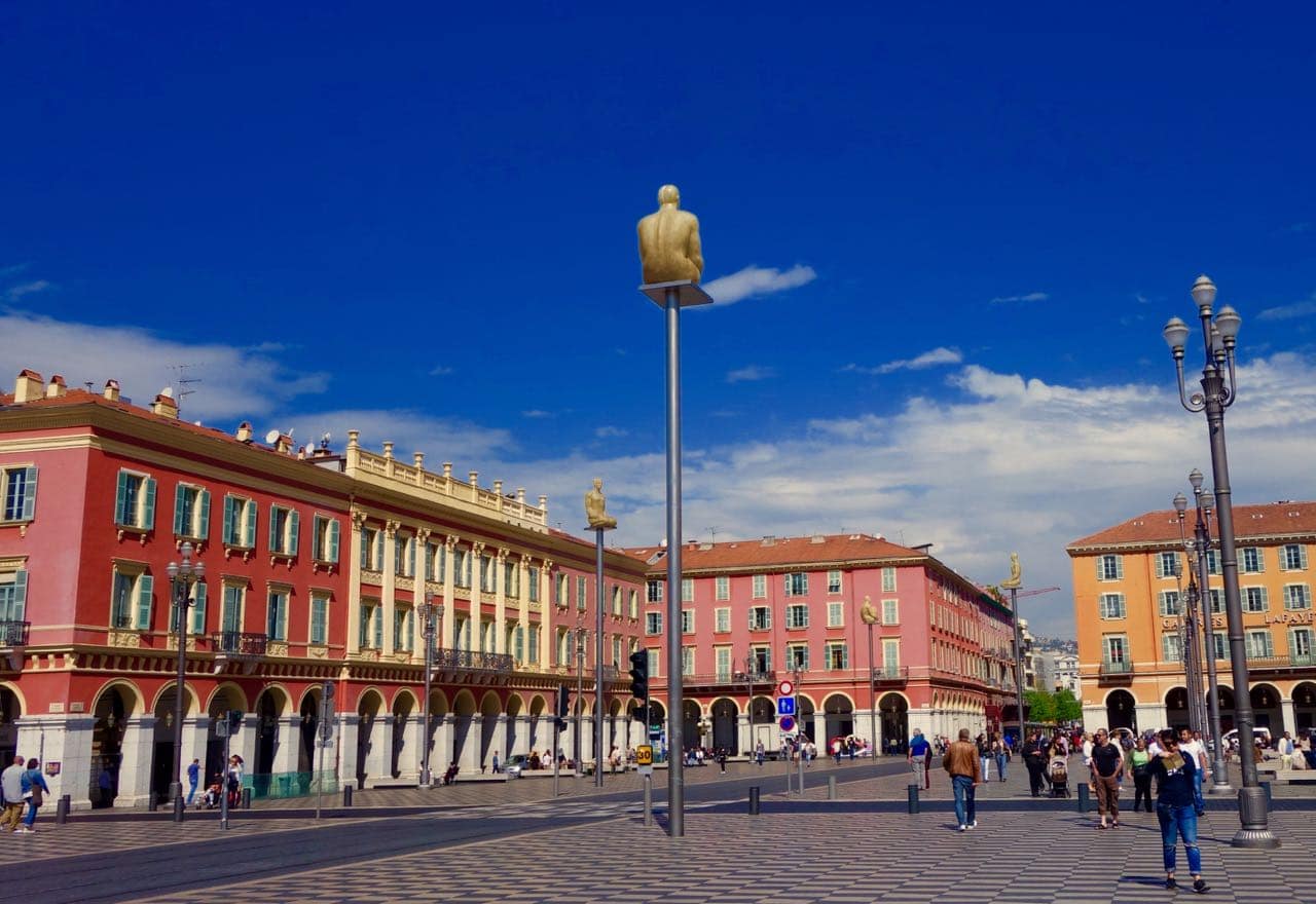Nizza Highlights, Place Massena mit Pfahlsitzer, Beitragsbild
