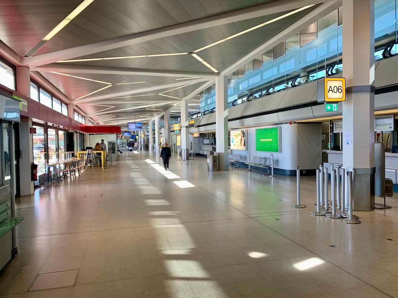 Berlin Tegel: Fliegen in Zeiten von Corona, leere Abflughalle