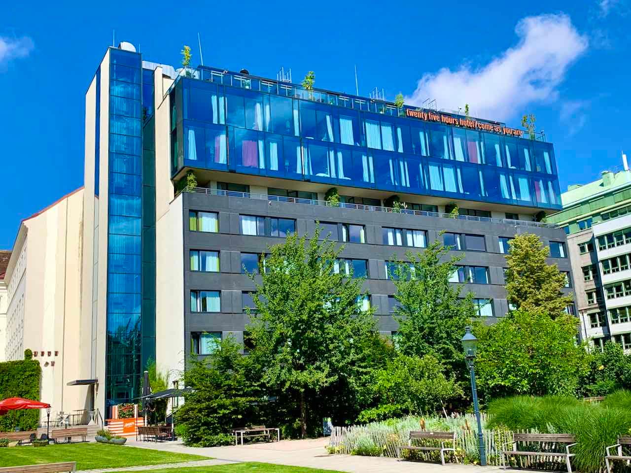 Wien: Außenansicht vom 25Hours Hotel am Museumsquartier