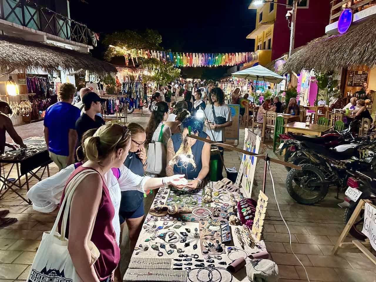 Zipolite, Schmuckstand in der Fußgängerzone, Mexiko © PetersTavel Peter Pohle