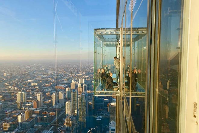 Chicago Aussichtspunkte: "The Sledge" vom Willis Tower ist ein später angefügter Balkon Foto Peter Pohle PetersTravel