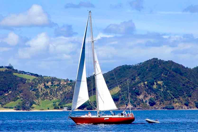 Phantom Yacht in der Bay of Islands Neuseeland Copyright R. Blomfield