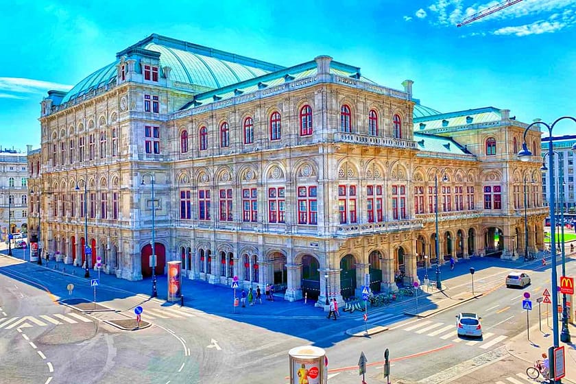 Die Wiener Staatsoper gehört zu den Top Sehenswürdigkeiten von Wien