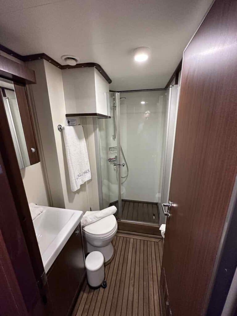 Bad der Segelyacht Rhea © PetersTravel Peter Pohle